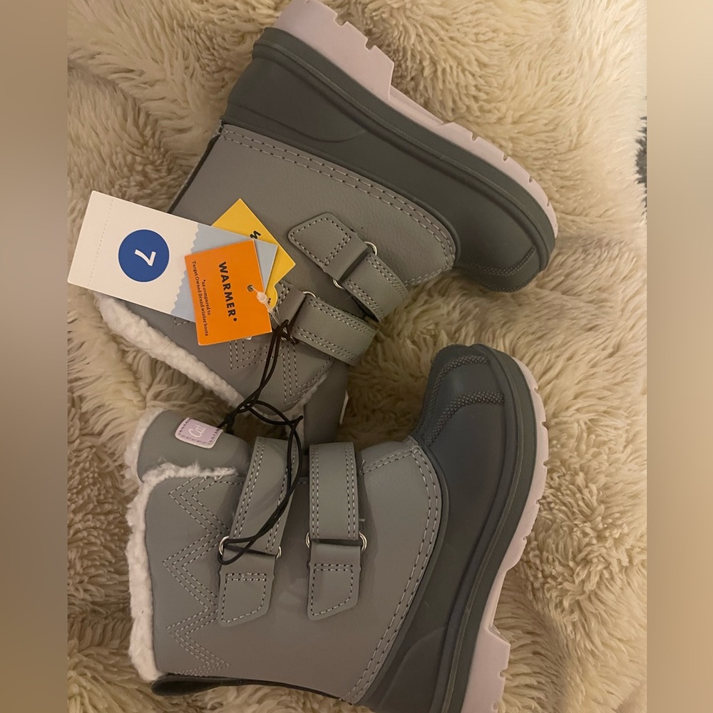 Toddler size 7 snow boots